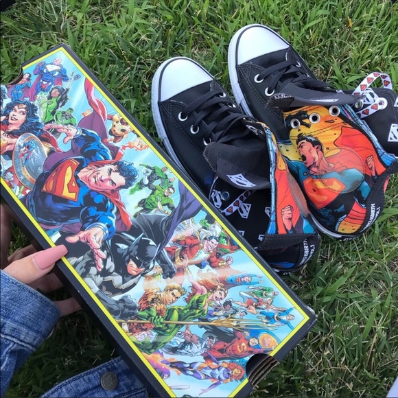 NWB 🤩 CONVERSE X DC SUPERMAN ALLSTAR WOMENS - Picture 3 of 7